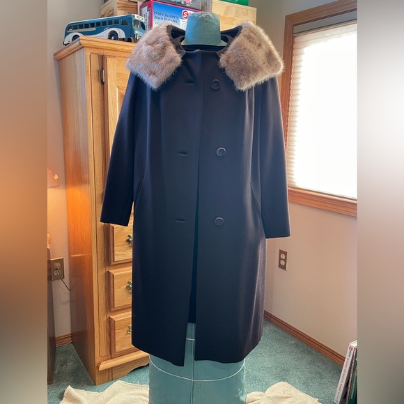 Vintage Mid length Montroy Coat - Picture 2 of 6